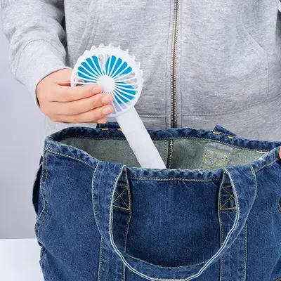外出時も大きくないからバッグなどで持ち出せます。 外出時も大きくないからバッグなどで持ち出せます。