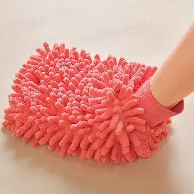 手を入れて掃除ができるので力が入れられ、何より手が汚れないのもうれしいポイント。 手を入れて掃除ができるので力が入れられ、何より手が汚れないのもうれしいポイント。
