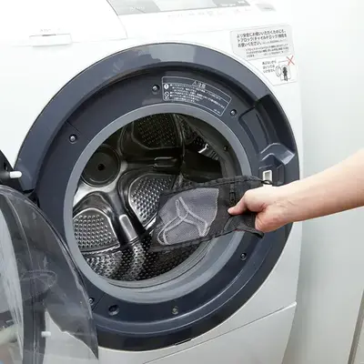 メッシュ状だからマスクを入れたまま洗濯機でバッグごと洗え、衛生的に使用出来ます。 メッシュ状だからマスクを入れたまま洗濯機でバッグごと洗え、衛生的に使用出来ます。
