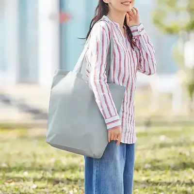 ショッピングバッグにも使えるサイズのエコバッグです。 ショッピングバッグにも使えるサイズのエコバッグです。