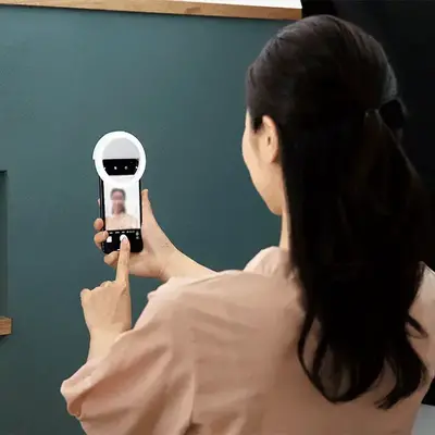 スマホでの自撮りにも。 スマホでの自撮りにも。