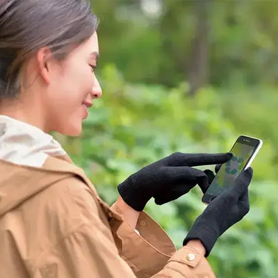 はめたままスマホの操作が可能です。 はめたままスマホの操作が可能です。