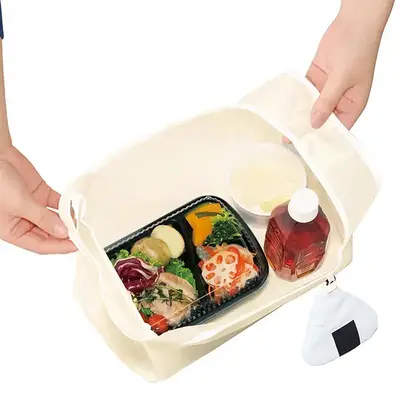 おベントなどを平置きできるマチ広タイプ。 おベントなどを平置きできるマチ広タイプ。