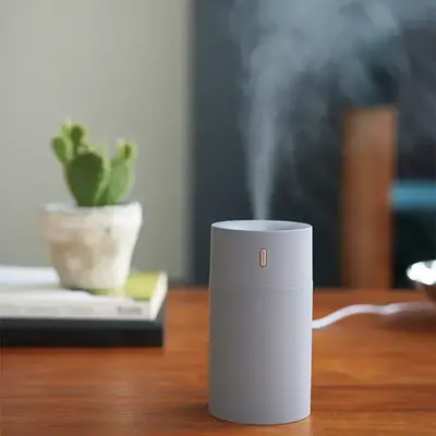 PC脇やベッドわきで使いたいパーソナルな加湿器です PC脇やベッドわきで使いたいパーソナルな加湿器です