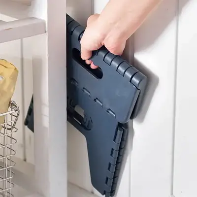 折りたためるのでわずかな隙間に収納可能です。 折りたためるのでわずかな隙間に収納可能です。