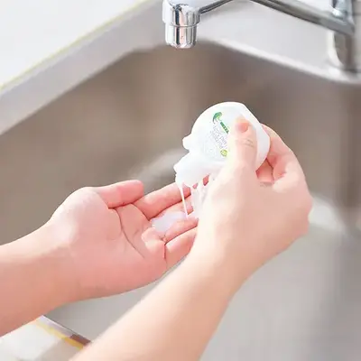いつでもどこでも手洗いは感染対策の第一歩。 いつでもどこでも手洗いは感染対策の第一歩。