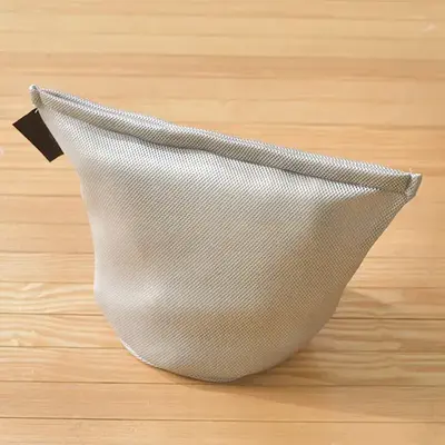 口を閉じれば洗濯機にそのまま投入できます。 口を閉じれば洗濯機にそのまま投入できます。