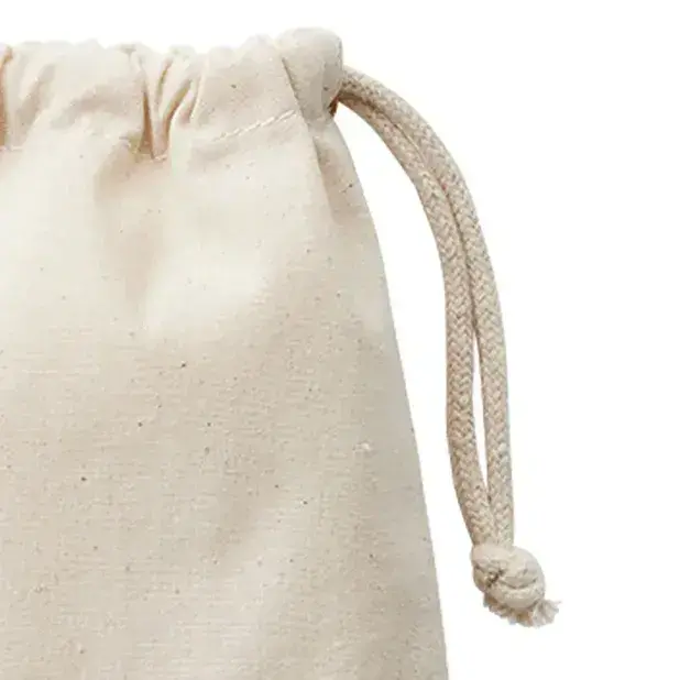 生地、紐、全ての素材にフェアトレード認証のオーガニックコットンを使用した巾着Lサイズ。