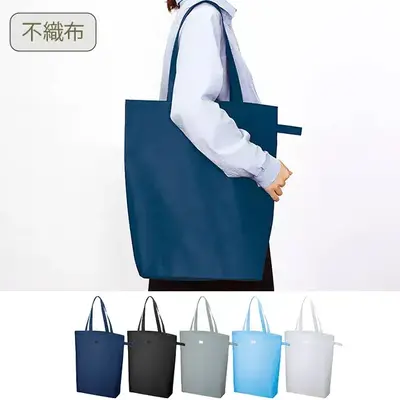 コンパクトにたためる不織布バッグです。 コンパクトにたためる不織布バッグです。