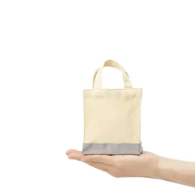 まさに手のひらに乗るサイズです。 まさに手のひらに乗るサイズです。