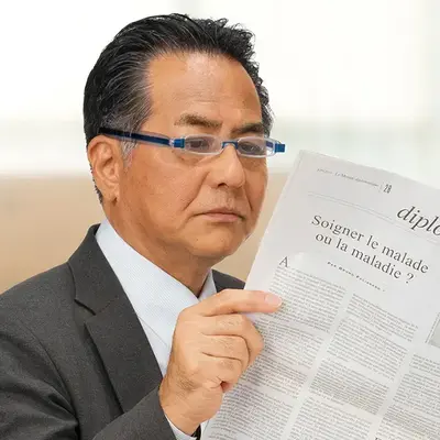 出先などで新聞や雑誌などを読むのに重宝します。