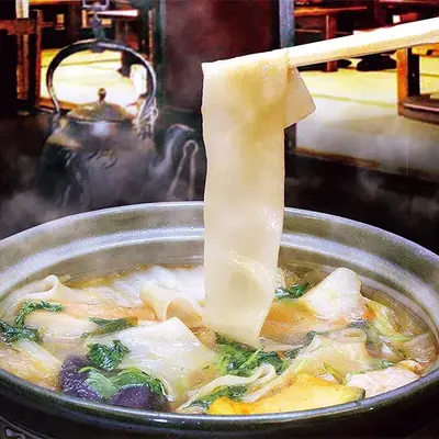 当時の食文化であったヤマブシ茸を薬膳素材として加えた日本で唯一の本物の「ほうとう」です。 当時の食文化であったヤマブシ茸を薬膳素材として加えた日本で唯一の本物の「ほうとう」です。