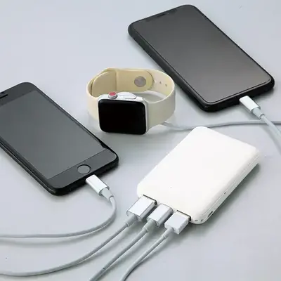 一度に3台充電可能。 一度に3台充電可能。