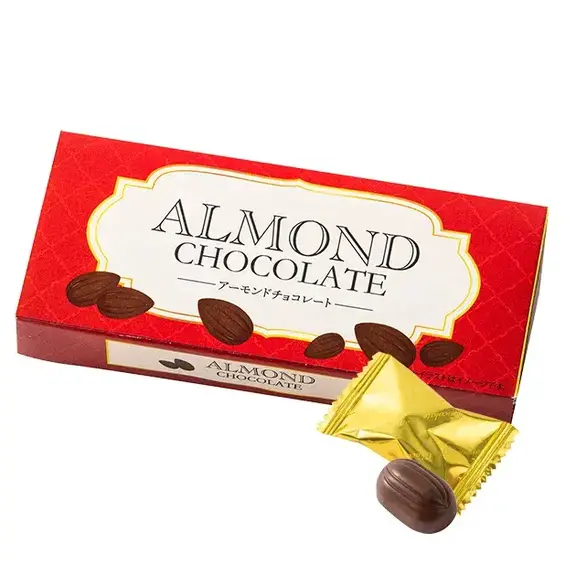 高級感のあるパッケージに入ったアーモンドチョコはバレンタイン企画にピッタリ。
