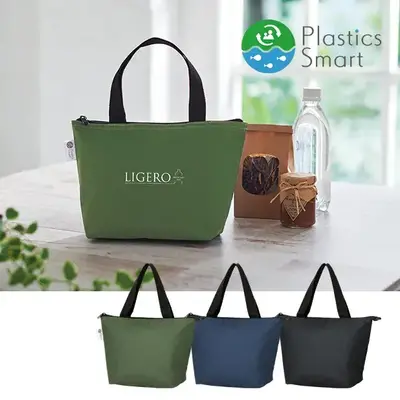再生PETポリエステルを使用した、プラスチックスマートな保冷温トートです。 再生PETポリエステルを使用した、プラスチックスマートな保冷温トートです。