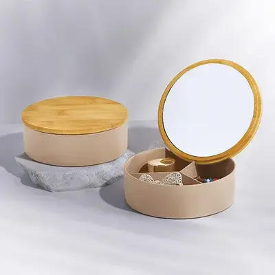 小物の収納に便利な、スタンドミラーとしても使える小物入れ。 小物の収納に便利な、スタンドミラーとしても使える小物入れ。