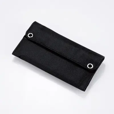 三つ折りにできコンパクトに持ち運びできます。 三つ折りにできコンパクトに持ち運びできます。