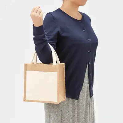 ちょっとしたお出かけやランチバッグにも使えるSサイズ。 ちょっとしたお出かけやランチバッグにも使えるSサイズ。
