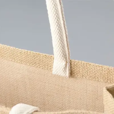 持ちやすいパイプハンドルを採用。 持ちやすいパイプハンドルを採用。