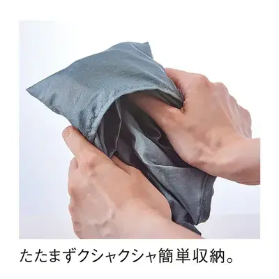 くしゃくしゃっと丸めて収納できます。 くしゃくしゃっと丸めて収納できます。