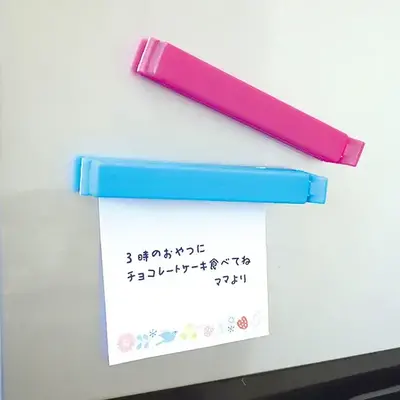 冷蔵庫などに張り付けられます。 冷蔵庫などに張り付けられます。
