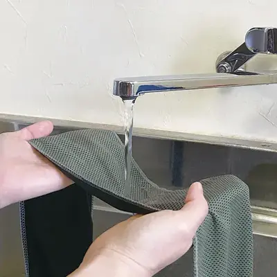 水に濡らして絞って振るだけ! 水に濡らして絞って振るだけ!