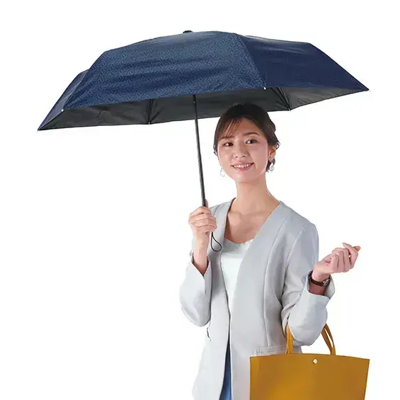 晴雨兼用UVカットの折り畳み傘です。