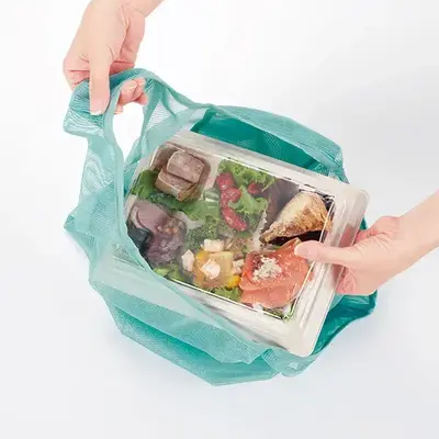 マチがあるのでお弁当も入れられる マチがあるのでお弁当も入れられる