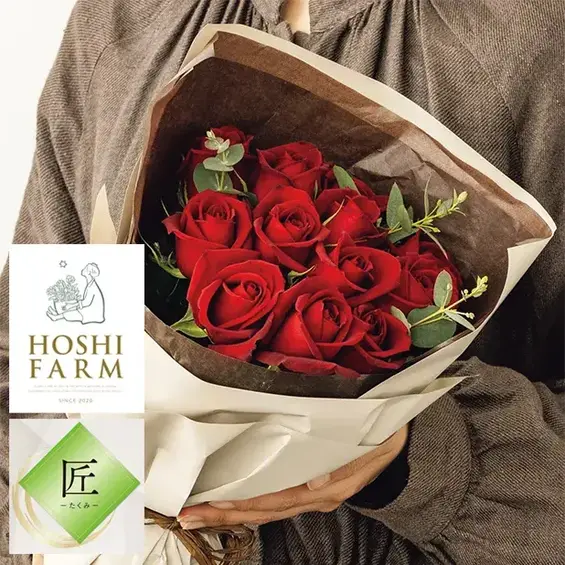 艶やかなベルベットのような深紅の花色と華麗な花形の大輪花が、エレガントで美しい格調高いバラです。