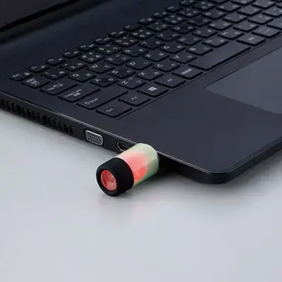 USB充電式です。電池やコードは不要です。