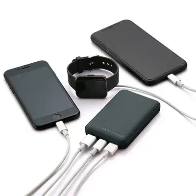 2台同時に充電可能です。 2台同時に充電可能です。