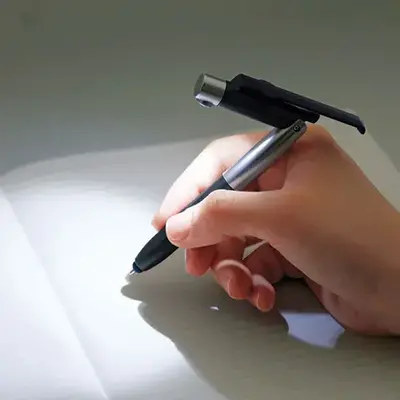 ライトで照らしながら書ける ライトで照らしながら書ける