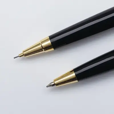 ボールペン×1、シャープペン×1のセットです。 ボールペン×1、シャープペン×1のセットです。