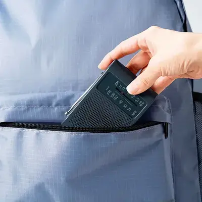 非常用の持ち出し袋などに入れてもかさばらないコンパクトサイズです。 非常用の持ち出し袋などに入れてもかさばらないコンパクトサイズです。