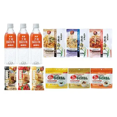 7年保存できる保存水と、3日9食分の保存食セットです。 7年保存できる保存水と、3日9食分の保存食セットです。