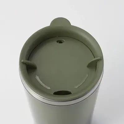 飲み口は回して開閉 飲み口は回して開閉