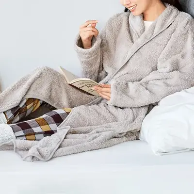 寒い冬の部屋着に、暖かく体を包む着る毛布です 寒い冬の部屋着に、暖かく体を包む着る毛布です