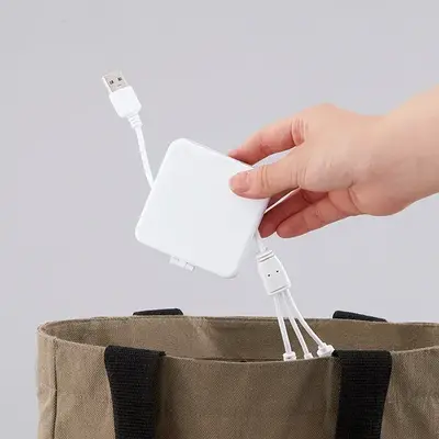 ケーブルがからまず、バッグ内もすっきり。 ケーブルがからまず、バッグ内もすっきり。