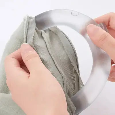 付属のカバーに入れてご使用ください。 付属のカバーに入れてご使用ください。