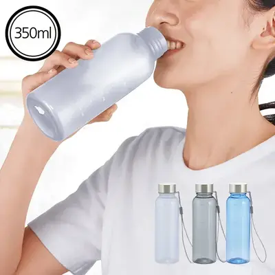 目盛りがついているので毎日の水分摂取量の目安として最適なクリアボトルです。