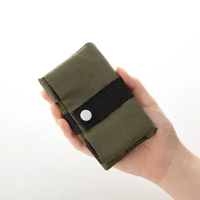 コンパクトに折りたためます。 コンパクトに折りたためます。