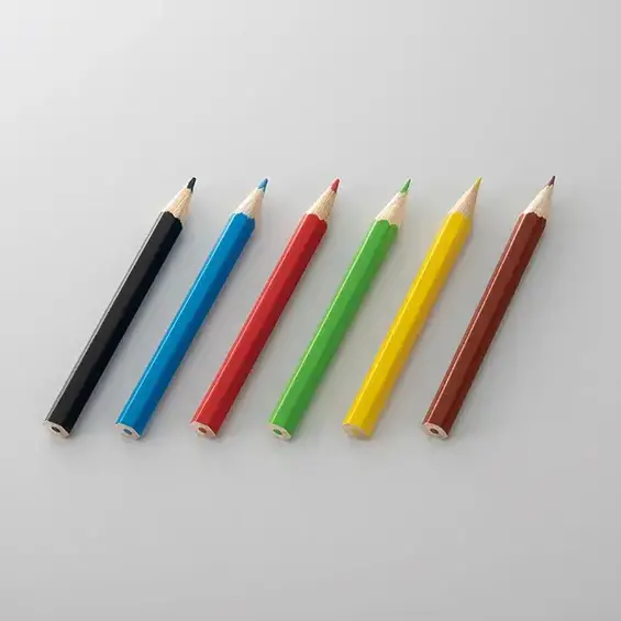 色鉛筆6本入りです。