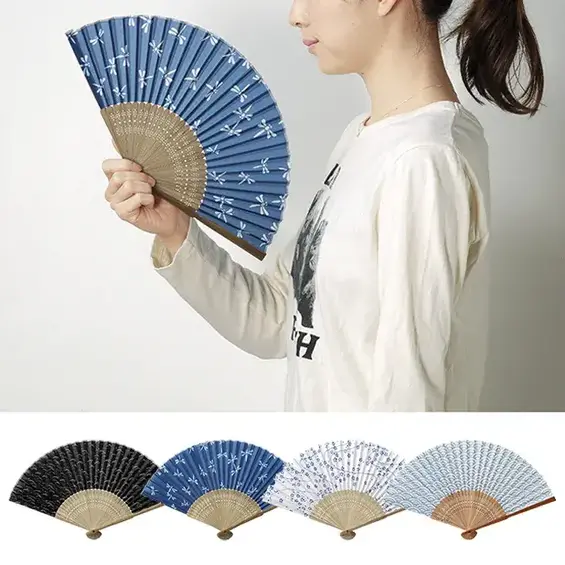 「藍染とんぼ」の「藍色」は「褐色(かついろ)」とも表現され、「勝ち色」に繋がり、勝負事に縁起の良い色と言われています。 「青舞桜」は、日本の象徴的な桜の花に曲線をあしらうことで春風にそよぐ桜の花を表現しています。 「露草」は、夜露に濡れる芝草を表現しています。