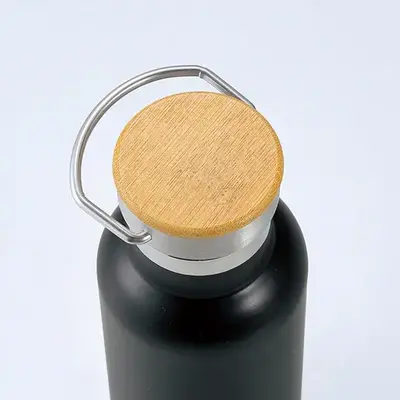 生育力が高く、地球にやさしいエコ素材、竹を使用した蓋。