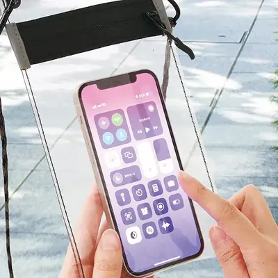 中に入れたままスマホを操作できます。 中に入れたままスマホを操作できます。