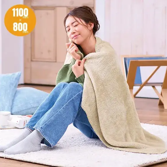 大人も羽織れるセミラージサイズのブランケットです。
