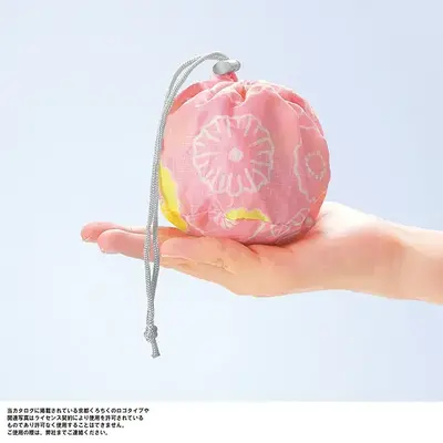 クルっと丸めてお手玉のようにコンパクトに収納できます。