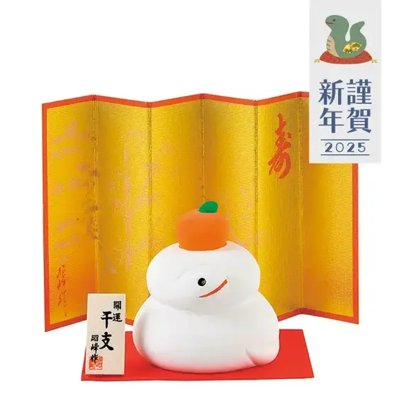 干支「巳」を象った開運鏡餅です。 幸多き一年を過ごせるよう想いを込めて縁起物は 大変喜ばれるもらって嬉しい商品です。