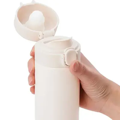 片手でポン！でふたが開くワンタッチオープン。