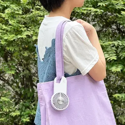 カラビナ付きなので、バッグなどにぶら下げて持ち運びできます。